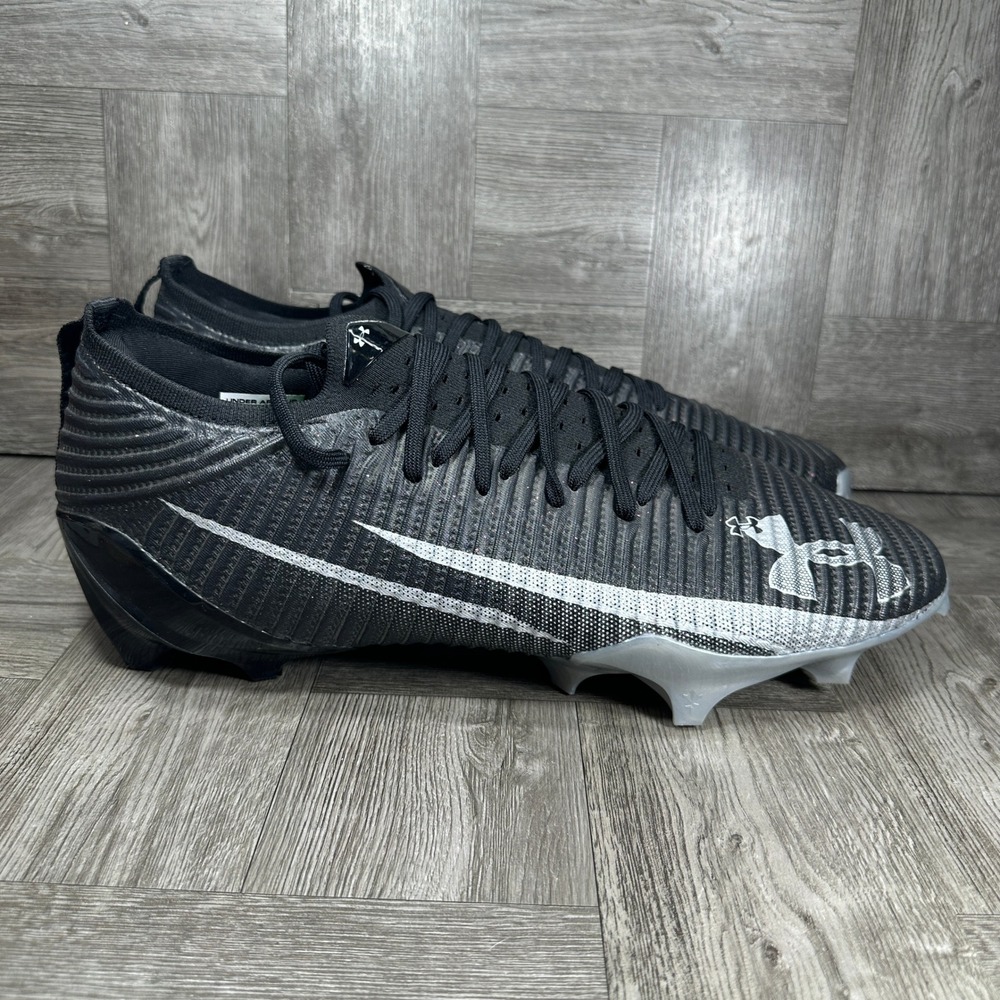 Under Armour Blur Football Cleats Mens 16 Black NEW 3028220-003